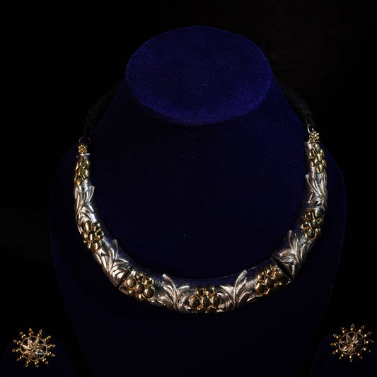 Siyahh Hasli Necklace | The Contemporary Contrast Necklace
